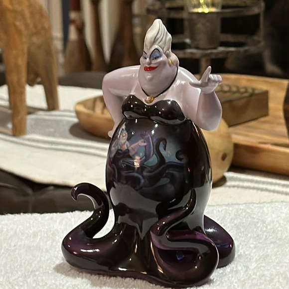 Bradford Editions, Disney Villains Heirloom Porcelain Figurines “Ursula” - Picture 2 of 16